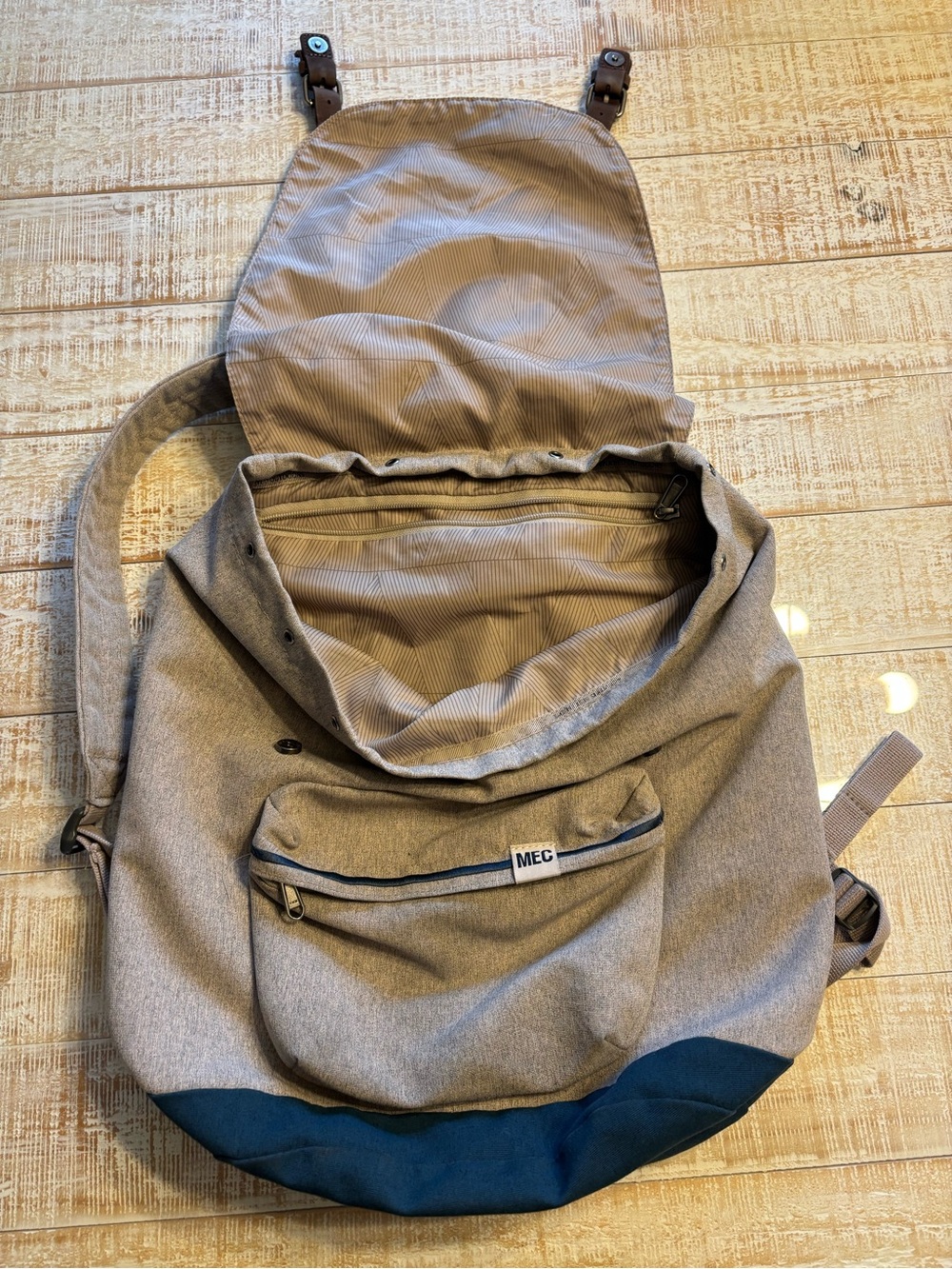 MEC backpack - Picture 2 of 3